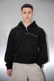 Curved zipper hoodie - BLACK