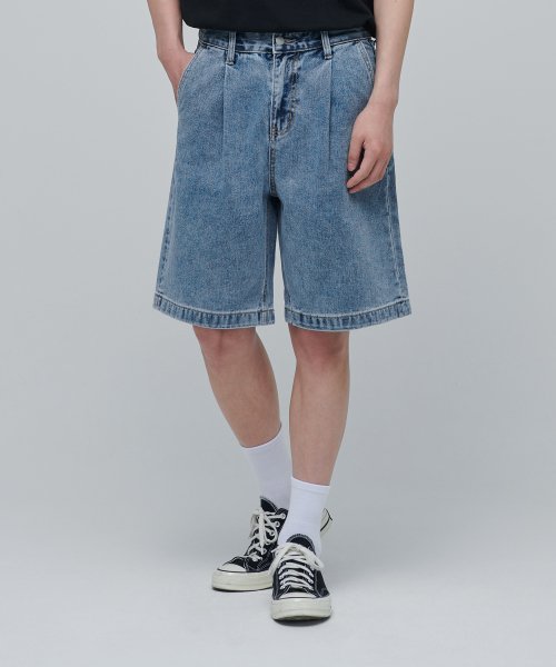 MUSINSA | MUSINSA STANDARD SINGLE PLEATED WIDE DENIM SHORTS [LIGHT INDIGO]