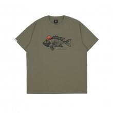 FISHING 그래픽 컴포트핏 반팔 티셔츠(라이트카키)