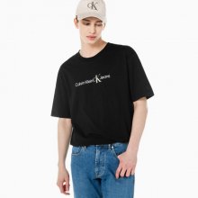 남 블랙 릴렉스핏 모노그램 로고 반팔 티셔츠 J400167 BEH
