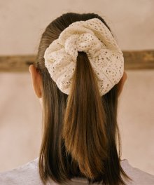LACE HAIR SCRUNCH IVORY