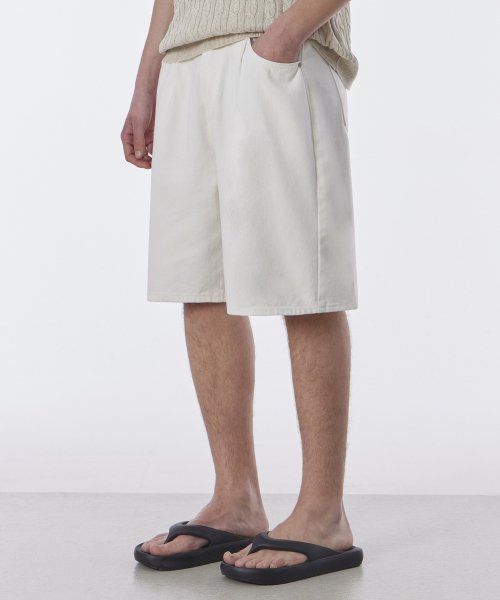 Bermuda wide one-tuck washed denim shorts off-white