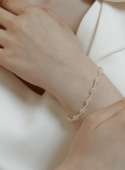 카인더베이비(KINDABABY) ivory swarovski flower bracelet