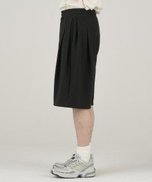 Deep 4 Tuck Sweat Shorts [Black]