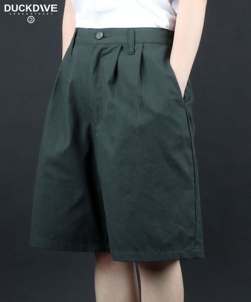 MUSINSA | DUCKDIVE Double tuck wide bermuda pants dark green