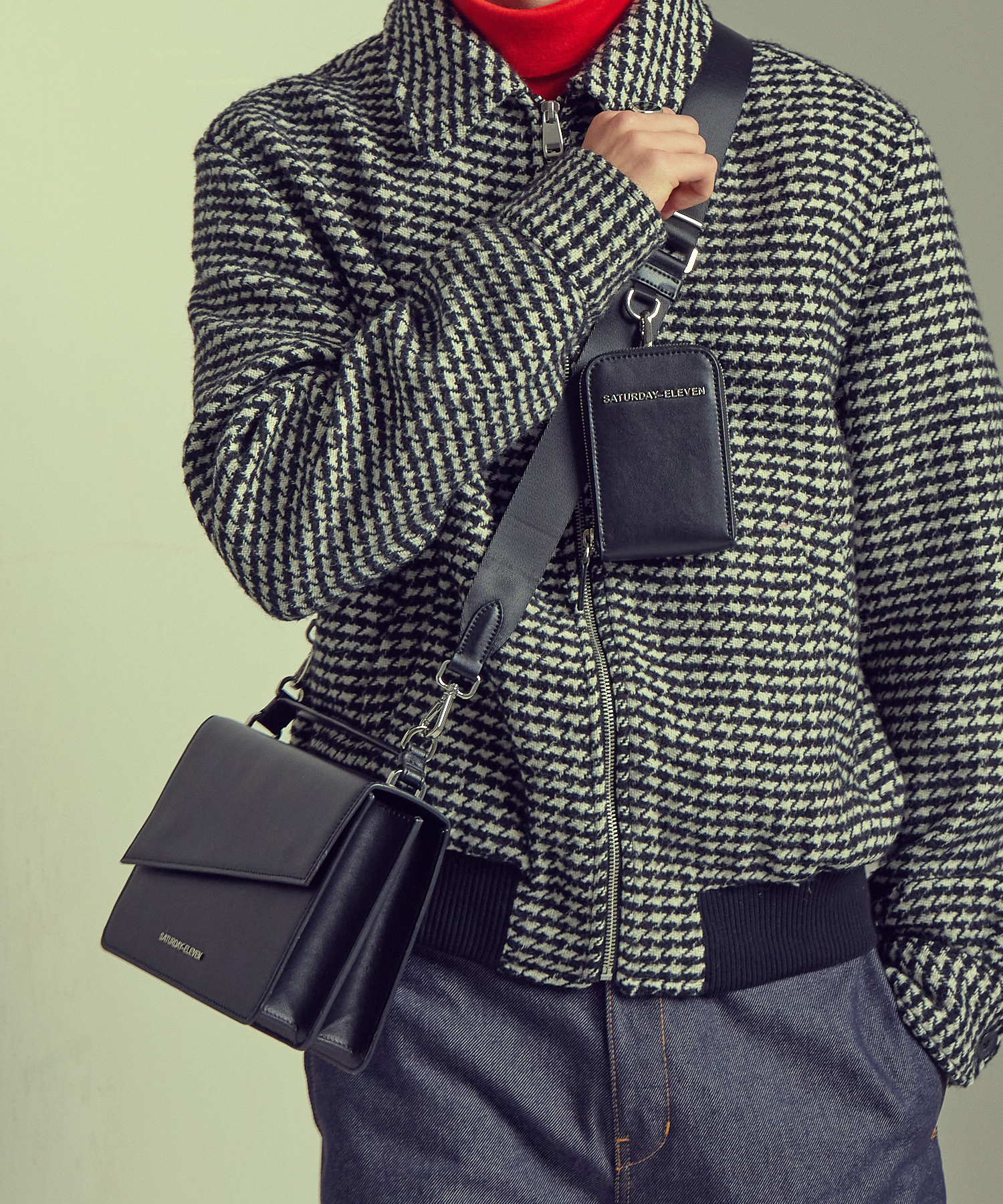 NO.3 BLACK TOP STITCHED LEATHER HANDLE CROSS BODY BAG