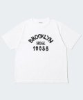 브루클린 하프 슬리브 티셔츠 화이트