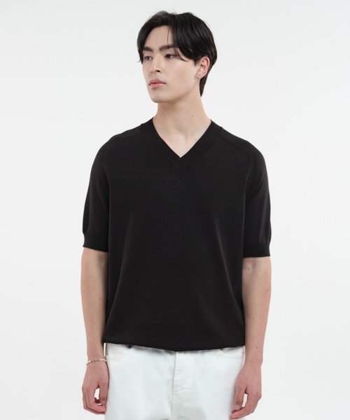 Black v deals neck t shirt