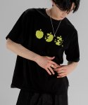 이스트인디고(EASTINDIGO) [UNISEX]Flower bite apple T-shirt Black