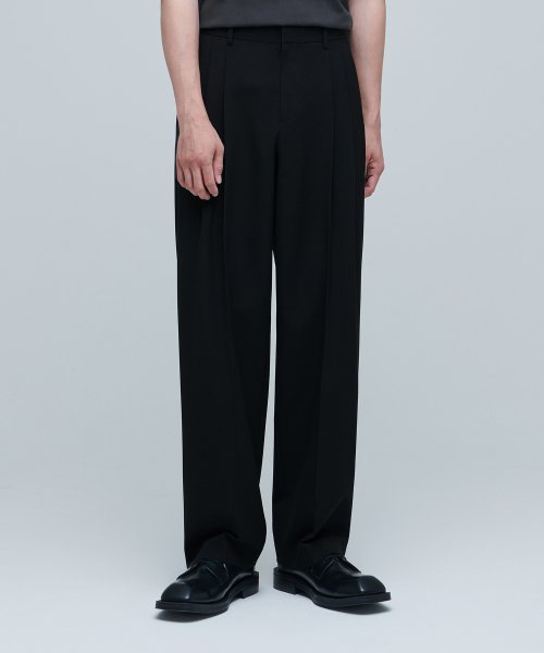 LIGHTWEIGHT 3-TUCK SEMI BALLOON SLACKS [BLACK]