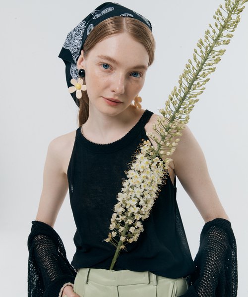 실른(SILN) Halter neck sleeveless (BLACK) - 58,000 | 무신사 스토어