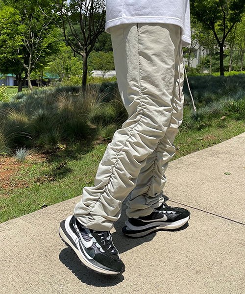 パンツ iunleash SHIRRING NYLON PANTS beige iunleash SHIRRING NYLON PANTS beige