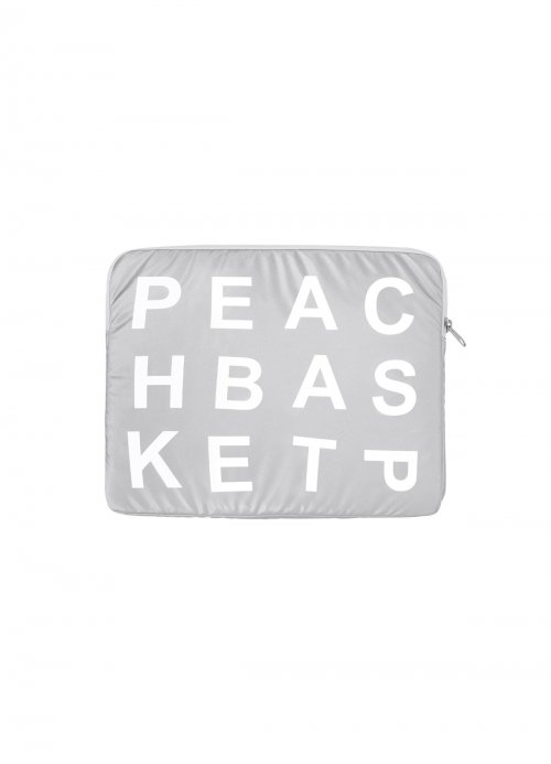 피치바스켓마켓(PEACH BASKET MARKET) p.b laptop pouch (silver) - 55,000 | 무신사 스토어
