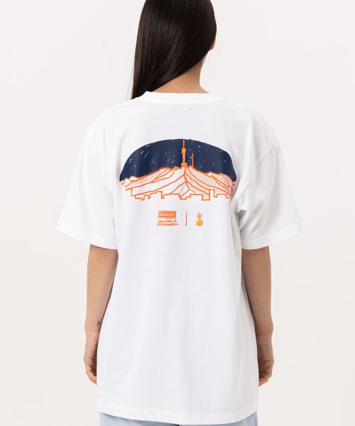 한국의 산 시리즈 그래픽 반팔 라운드 넥 티셔츠 남산 화이트