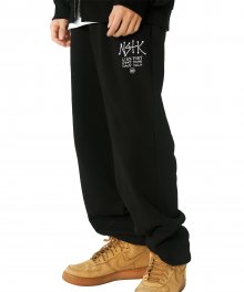 [NSTK] Way-Out Sweatpants (Black)_K22ZC743