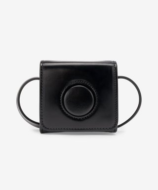 르메르(LEMAIRE) 여성 미니 레더 카메라 크로스백 - 블랙 / AC312LL071BK999