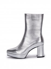 STITCH BOOTS IN SILVER