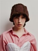 포에지담(POESIEDAME) [Life PORTRAIT] Shearling reversible bucket hat in Dark brown