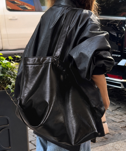 투오(tuo) CARRIE BAG_GLOSSY BLACK