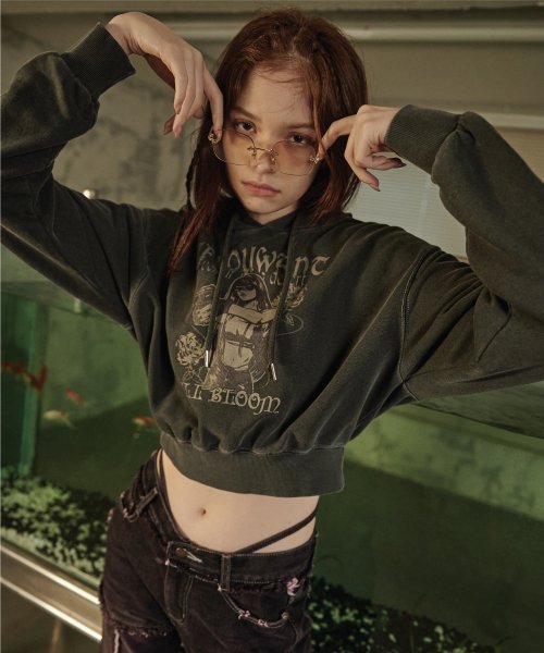 glam rose pigment Crop HOOD smoke black