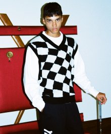 [GOLF] WARPED CHECKERBOARD KNIT VEST BLACK