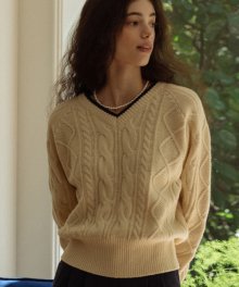 V-neck lambswool cable knit_Cream