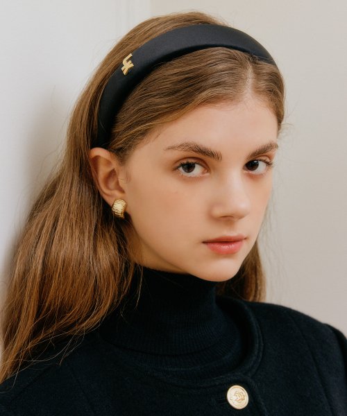 룩캐스트(LOOKAST) 블랙 LK 새틴 볼륨 헤어밴드 / BLACK LK SATIN VOLUME HAIRBAND - 후기 | 무신사
