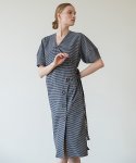 루텐(LUTEN) 체크 랩 버튼 드레스 (네이비)
