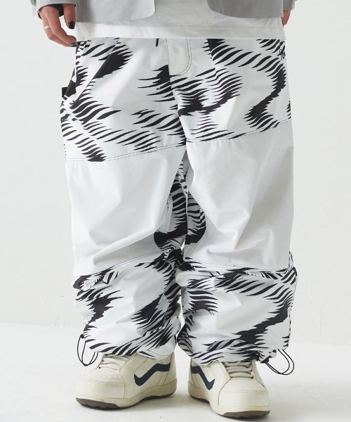 MUSINSA | BSRABBIT Zigzag Wave Velvet Super Wide Box Pants White