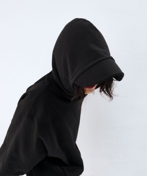 Худи с обратным блоком и козырьком — Black