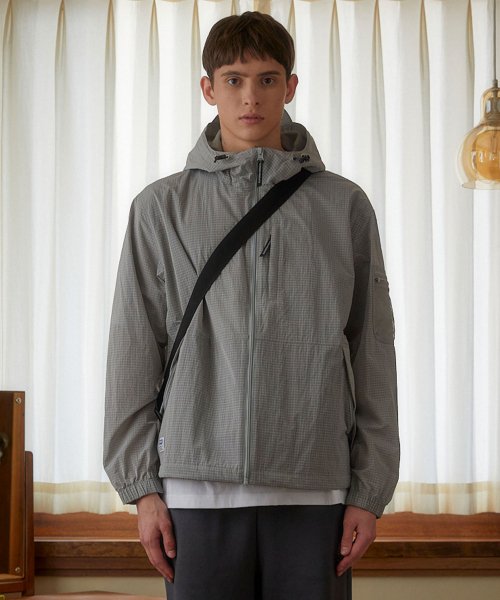 Легкая куртка с капюшоном LIGHT WEIGHT HOODED JACKET