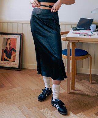 비터셀즈(BITTERCELLS) 새틴 스트랩 스커트-블랙