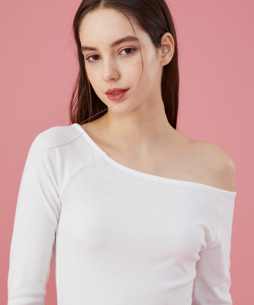 white off the shoulder tshirt