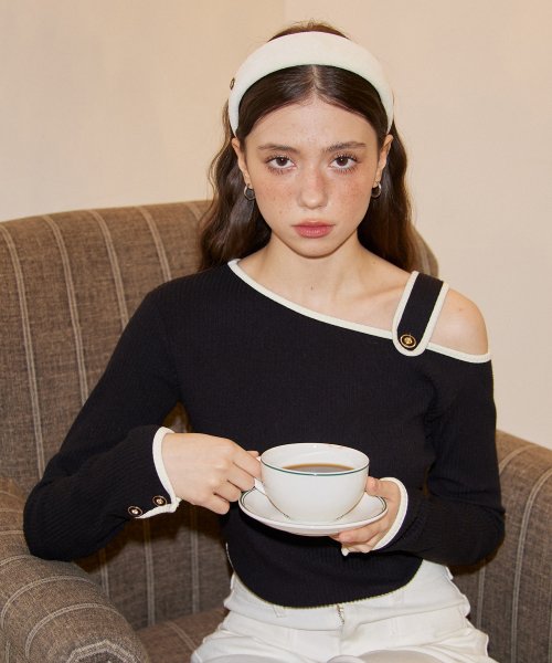 살롱 드 욘(SALON DE YOHN) Strap Off Shoulder T_ Black - 68,000 | 무신사 스토어