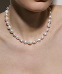 먼데이에디션(MONDAY EDITION) The Baroque Pearl and Silver Ball Necklace
