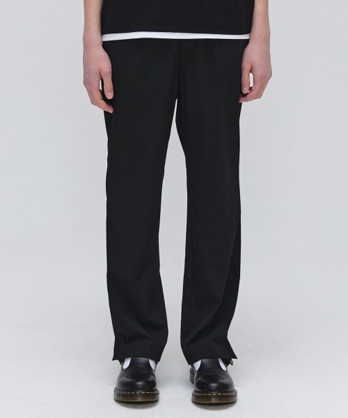 One tuck Semi Wide Slit штаны - черный