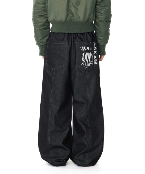 Knee Pin-tuck Printed Denim Pants (Black)