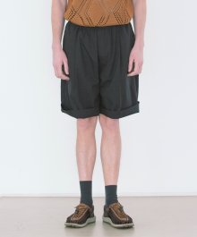 WIDE PINTUCK SHORTS / BLACK