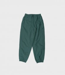 track pants / green