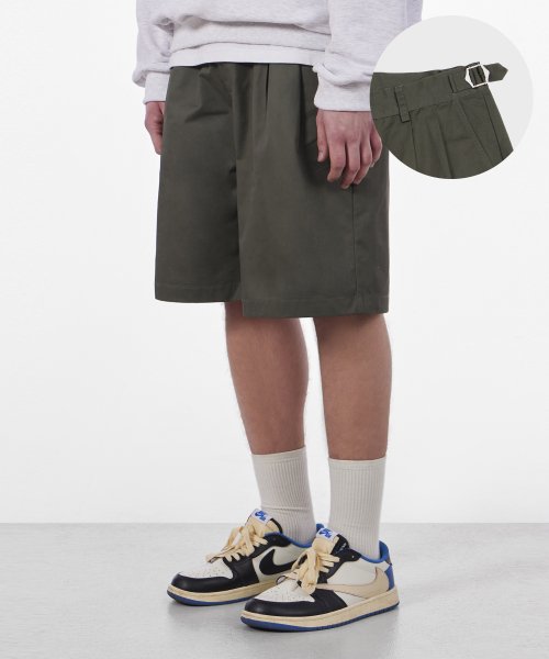 MUSINSA | GLW Two-Tuck Wide Buckle Half Pants Khaki