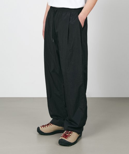 코드그라피() 화섬 투턱 팬츠_블랙 상품 이미지