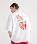 하이투(HYIIⁿ) [UNISEX] 불꽃 프린트  티셔츠 화이트