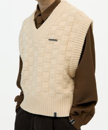 v-neck knit vest and brooch(beige)