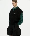 이에스씨 스튜디오(ESC STUDIO) v-neck knit vest and brooch(black)