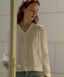 Square button point shirring blouse_Cream