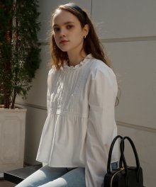Lace collar point pintuck blouse_White
