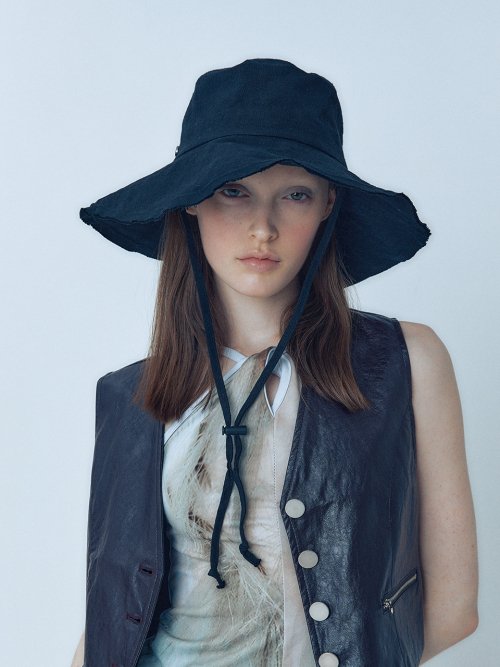 POESIEDAME - LINEN WIDE BUCKET HAT IN BLACK