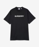버버리(BURBERRY) 남성 프론트 로고 프린트 반소매 티셔츠 - 블랙 / 8055307