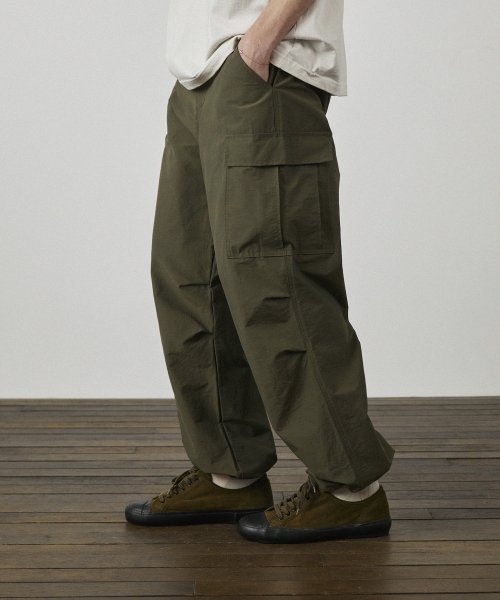 MUSINSA | LAFUDGESTORE Wide Cargo Parachute Pants_Khaki