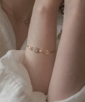메리모티브(MERRYMOTIVE) Pearl and crystal gold chain bracelet